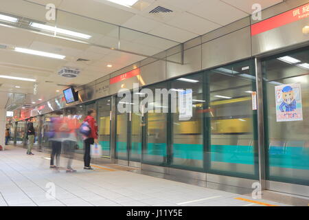 Die Leute reisen Kaohsiung u-Bahnstation in Kaohsiung Taiwan. Stockfoto