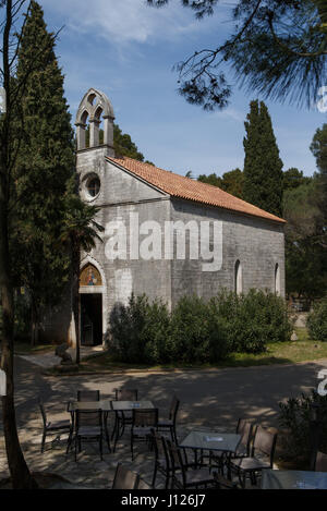 Kirche des Hl. Germaine aus dem 15. Jahrhundert - Nationalpark Brijuni, Kroatien. Stockfoto