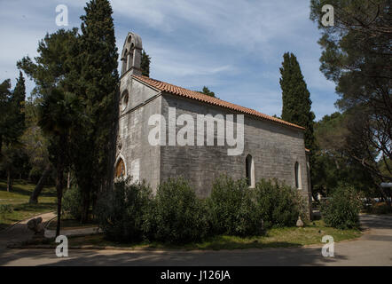 Kirche des Hl. Germaine aus dem 15. Jahrhundert - Nationalpark Brijuni, Kroatien. Stockfoto