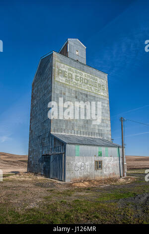 Eine alte landwirtschaftliche Getreide Gebäude in der Palouse Region des östlichen Washington. Stockfoto