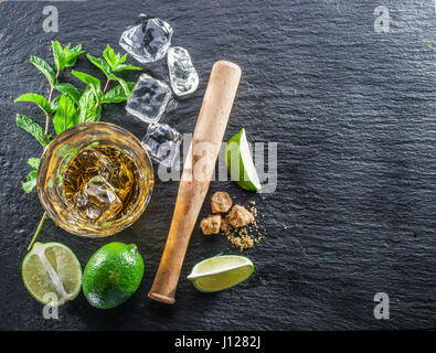 Mojito cocktail Zutaten. Ansicht von oben. Stockfoto
