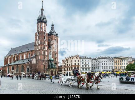 Basilika Saint Mary und Hauptplatz in Krakau. Stockfoto