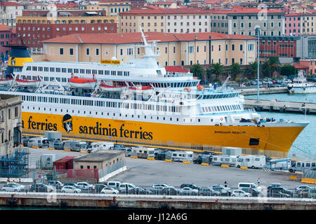 Sardinia Ferries (Sardinien Regina) angedockt laden Passagiere, Fahrzeuge und Güter in Cartagena (Carthago Nove), Spanien Stockfoto