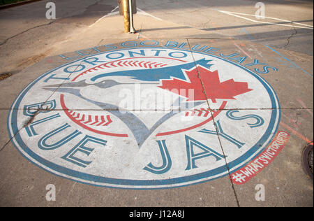 Toronto, Kanada - NOVEMBER 01,2016: Zeichen der Toronto Blue Jays Logo auf die Stadt Stockfoto