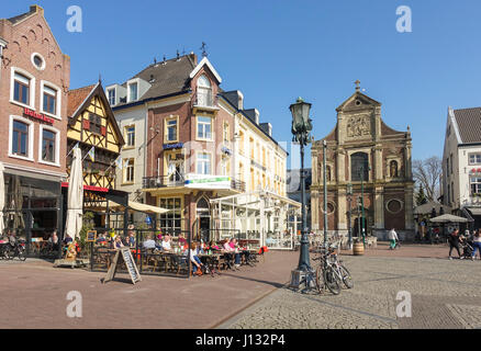 Sittard markt, Markt, sonnige Terrassen, Bar, Bars, Platz, historisches Zentrum der Stadt Provinz Limburg, Holland, Niederlande Stockfoto