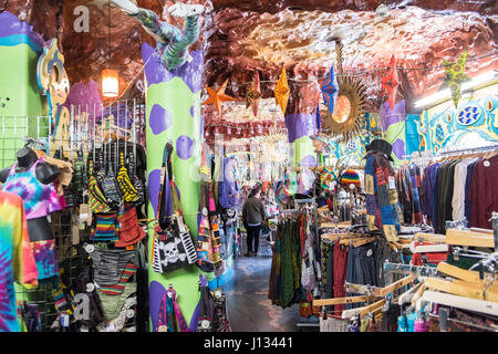 Auswahl des Jahrgangs, Goth, alternative, Stände, gemeinsam im Grand Central, Arcade, Renshaw, Street, Liverpool, Merseyside, England, Stadt, Stadt, Norden, England, UK. Stockfoto