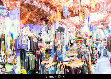 Auswahl des Jahrgangs, Goth, alternative, Stände, gemeinsam im Grand Central, Arcade, Renshaw, Street, Liverpool, Merseyside, England, Stadt, Stadt, Norden, England, UK. Stockfoto