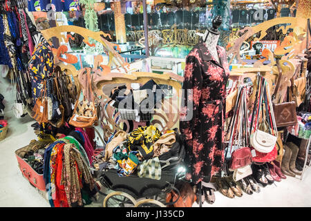 Auswahl des Jahrgangs, Goth, alternative, Stände, gemeinsam im Grand Central, Arcade, Renshaw, Street, Liverpool, Merseyside, England, Stadt, Stadt, Norden, England, UK. Stockfoto