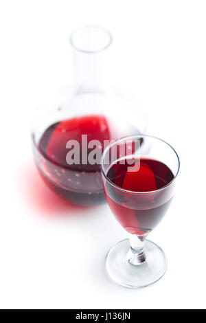 Glas Rotwein isoliert auf weißem Hintergrund. Stockfoto