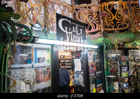 Auswahl des Jahrgangs, Goth, alternative, Stände, gemeinsam im Grand Central, Arcade, Renshaw, Street, Liverpool, Merseyside, England, Stadt, Stadt, Norden, England, UK. Stockfoto