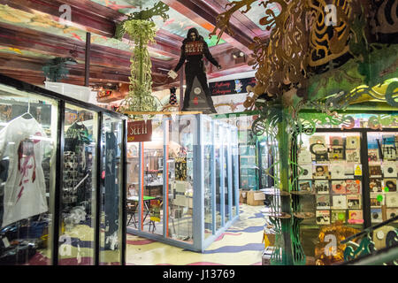 Auswahl des Jahrgangs, Goth, alternative, Stände, gemeinsam im Grand Central, Arcade, Renshaw, Street, Liverpool, Merseyside, England, Stadt, Stadt, Norden, England, UK. Stockfoto