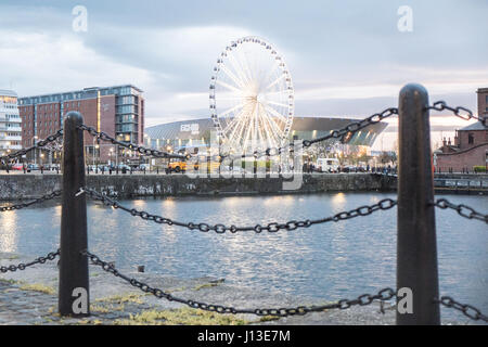 Albert, Dock, Albert Dock, Echo, Arena, Ferris, Rad, Abend, Nacht, Liverpool, Merseyside, England, Weltkulturerbe-Stadt, Stadt, Nord, Nord, England, Englisch, UK. Stockfoto