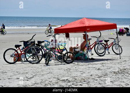 Genießen Sie die Sonne am Strand von Hilton Head Island, South Carolina Stockfoto