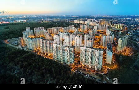 Luftbild auf Wohnviertel namens Novaya Trehgorka in Odintsovo, Oblast Moskau, Russland Stockfoto