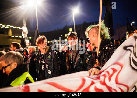 Die Atmosphäre war toll unter den Teilnehmer aus verschiedenen linken Fraktionen und anarchistischen Fraktionen aus Kopenhagen und der Rest von D Stockfoto