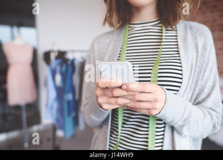 Kleine Unternehmen Eigentümer Textnachrichten Stockfoto