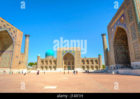 SAMARKAND, Usbekistan - 28 AUGUST: Blick über Samarkand Registan, eines der größten Attraktionen des Landes. August 2016 Stockfoto