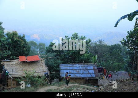 Ethnische Dorf am auf Konglak Hügel in der Nähe von Sajek Tal in Rangamati, Bangladesch. Stockfoto