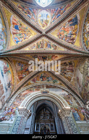 Orvieto. Umbrien. 15. Jahrhundert Fresken in der Kapelle San Brizio (La Cappella di San Brizio, o Cappella Nova), der Dom von Orvieto.  Im Jahre 1447 Fra Stockfoto