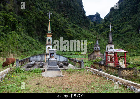 Phong Nha Region, Vietnam - 9. März 2017: antike Gräber von den Bergen. Stockfoto