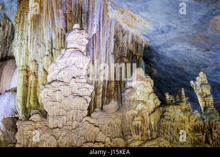 Ke Bang Nationalpark, Phong Nha, Vietnam - 9. März 2017: in Paradise Cave (Thien Duong Cave) Stockfoto