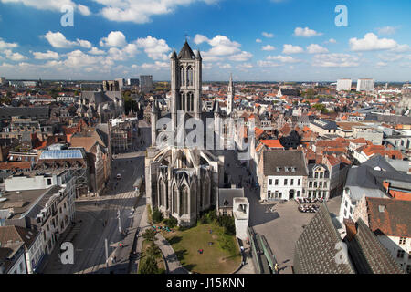 Blick über St.-Nikolaus-Kirche und der Altstadt vom Belfry, Gent, Belgien. Stockfoto