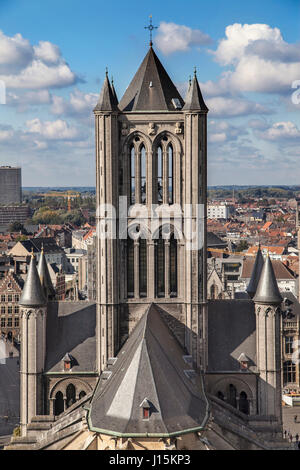 Turm von Saint Nicholas Church gesehen vom Belfry, Gent, Belgien. Stockfoto