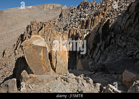 CA03241-00... Kalifornien - der Weg zum Gipfel des Mount Whitney deckt einige unwegsames Gelände in die Sequoia Kings Canyon Wilderness. Stockfoto