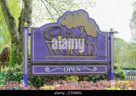 Schild am Eingang zum Cadbury World Sehenswürdigkeit in Bournville, Birmingham Stockfoto