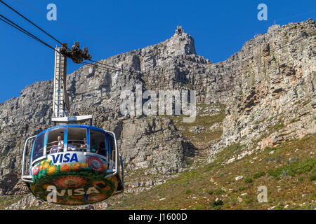 Tafelberg Seilbahn Seilbahn steigt von oben auf dem Tafelberg, ein Wahrzeichen mit Blick auf die Stadt Kapstadt, Südafrika Stockfoto