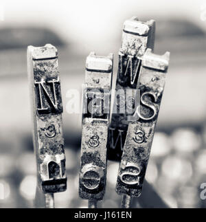 das Wort NEWS alte Schreibmaschine Stockfoto