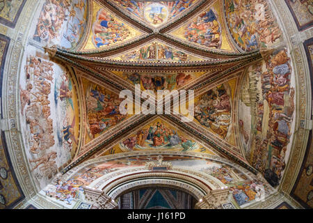 Orvieto. Umbrien. 15. Jahrhundert Fresken in der Kapelle San Brizio (La Cappella di San Brizio, o Cappella Nova), der Dom von Orvieto.  Im Jahre 1447 Fra Stockfoto