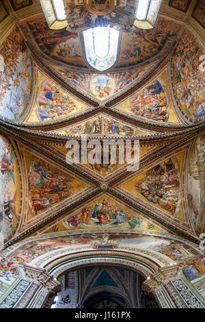 Orvieto. Umbrien. 15. Jahrhundert Fresken in der Kapelle San Brizio (La Cappella di San Brizio, o Cappella Nova), der Dom von Orvieto.  Im Jahre 1447 Fra Stockfoto