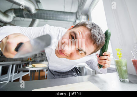 Männliche Jungkoch Spaß Stockfoto