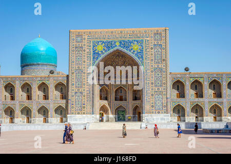 SAMARKAND, Usbekistan - 28 AUGUST: Blick über Samarkand Registan, eines der größten Attraktionen des Landes. August 2016 Stockfoto