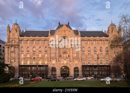 Der Gresham Palast ist ein Gebäude in Budapest, Ungarn. Es ist ein Beispiel des Jugendstils. Stockfoto