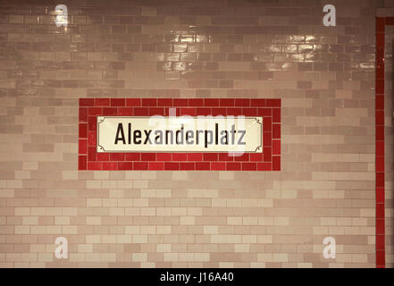 U-Bahnhof Alexanderplatz in Berlin Stockfoto