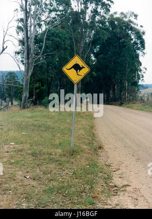 ROAD SIGN warnt Känguru im australischen outback 2003 Stockfoto