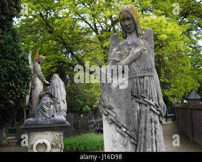 Engel Statuen an Het Oude Kerkhof in Roermond Niederlande Europa Stockfoto