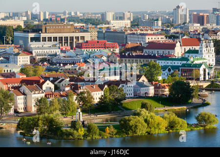 Panoramablick aus der Vogelperspektive auf die Hauptstraßen der Stadt Minsk in der Sommersaison, Republik Belarus Stockfoto