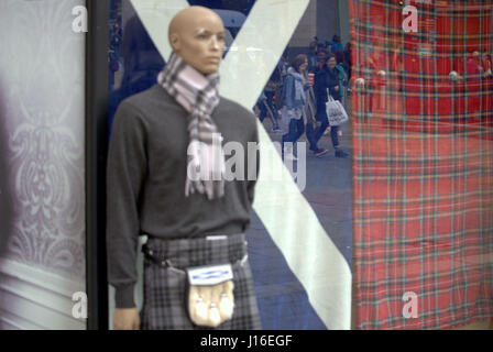 Schottland Fahne Shirt Kilt Sporran Kitsch Tartan Schal Hut stewart Stockfoto