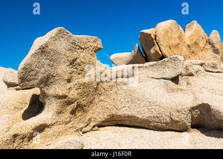 "Granit Lamm" - verzierten Felsformation: Baia Sardinia, Costa Smeralda, Sardinien, Italien. Stockfoto