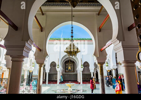 Innenhof der Zaouia Moulay Idriss II. Fes, Marokko, Nordafrika Stockfoto