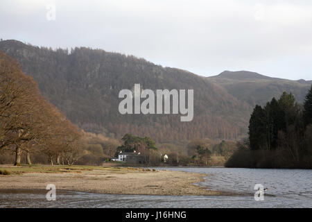 Die Insel und Herrn Walla Crag betrachtet von Mönchs Crag Derwent Wasser Keswick Lake District National Park Cumbria England Stockfoto