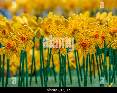 LEGO Frühling Blumenbeet, von Duncan Titmarsh, Hull, UK, King Edward Square, Großbritanniens einzige Lego zertifizierte professionelle mit 146.400 Legosteinen gebaut. Stockfoto