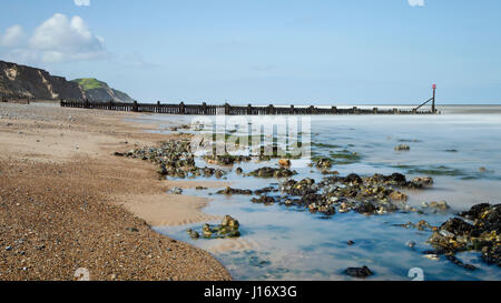 West Runton Strand im Frühjahr auf eine Ebbe in North Norfolk, England, UK Stockfoto