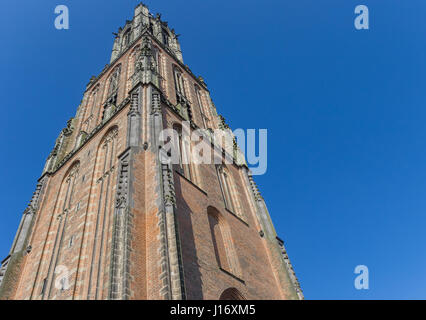 Turm der mittelalterlichen Kirche Onze-Lieve-Vrouwetoren in Amersfoort, Niederlande Stockfoto