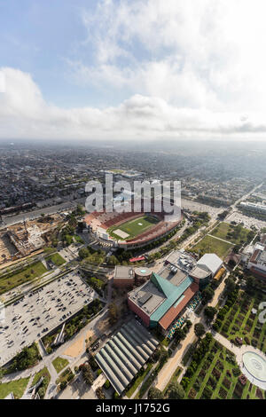 Los Angeles, Kalifornien, USA - 12. April 2017: Luftaufnahme des historischen Coliseum Stadium und Exposition Park. Stockfoto
