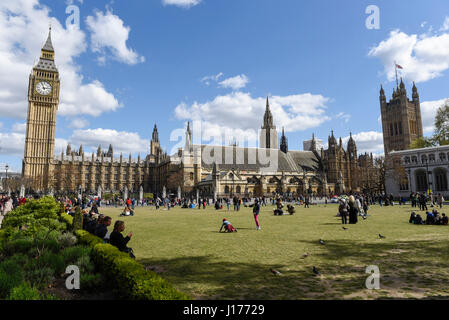 London, UK.  18. April 2017.  Der Palace of Westminster und Houses of Parliament gelten am Tag wenn Theresa kann, Herr Ministerpräsident, kündigte an, dass die Parlamentswahlen am 8. Juni 2017 aufgerufen wird. Bildnachweis: Stephen Chung / Alamy Live News Stockfoto