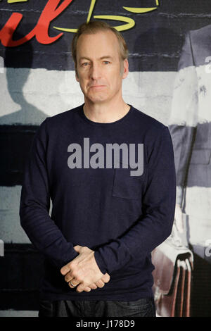 Madrid, Spanien. 18. April 2017. Schauspieler Bob Odenkirk während der Fototermin des Films "besser genannt Saul" in Madrid 18.04.2017 Credit: Gtres Información Más lokalen auf line,S.L./Alamy Live News Stockfoto